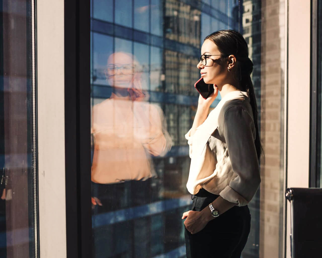 A business professional speaking on her mobile phone.