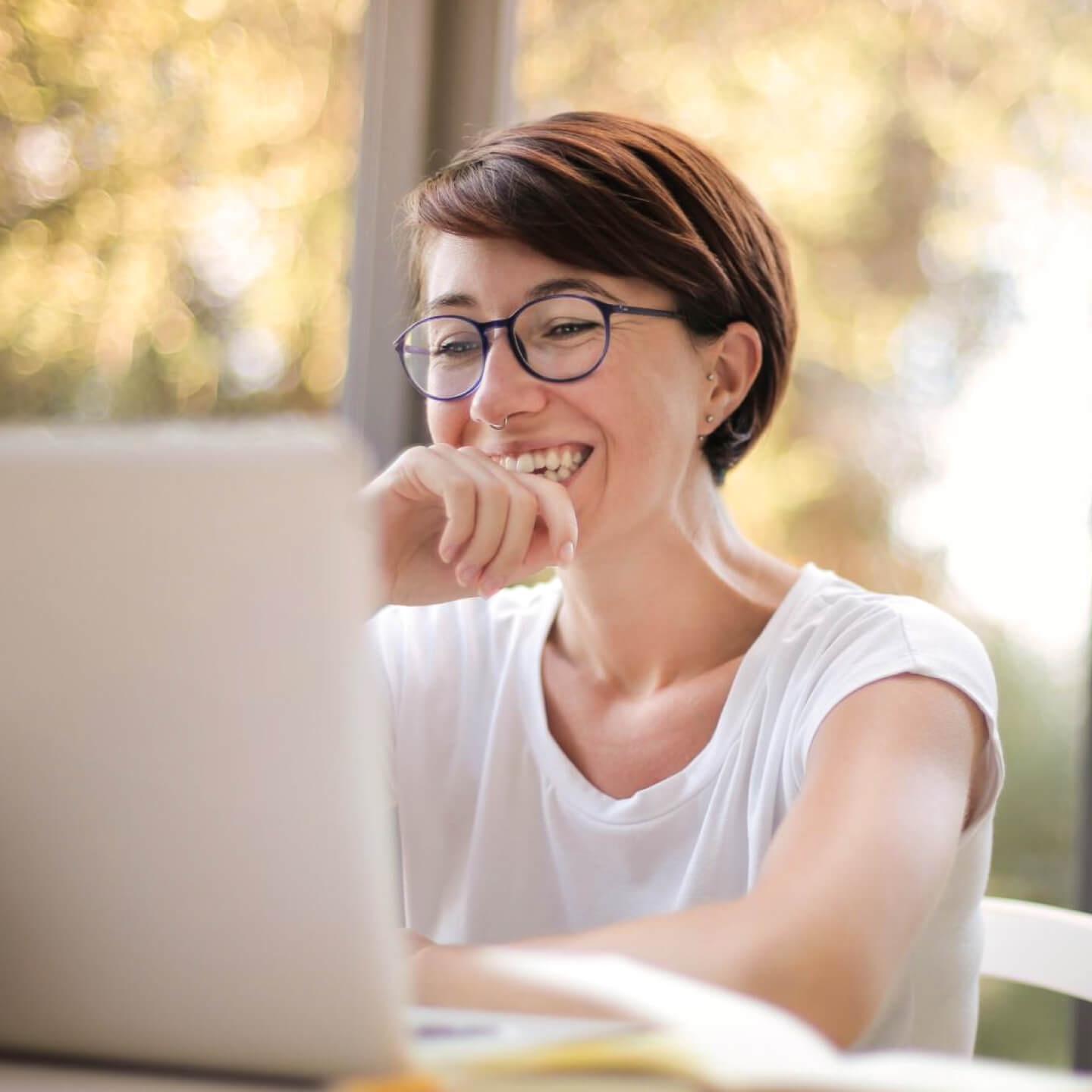 woman-working-on-laptop-reversed.jpg